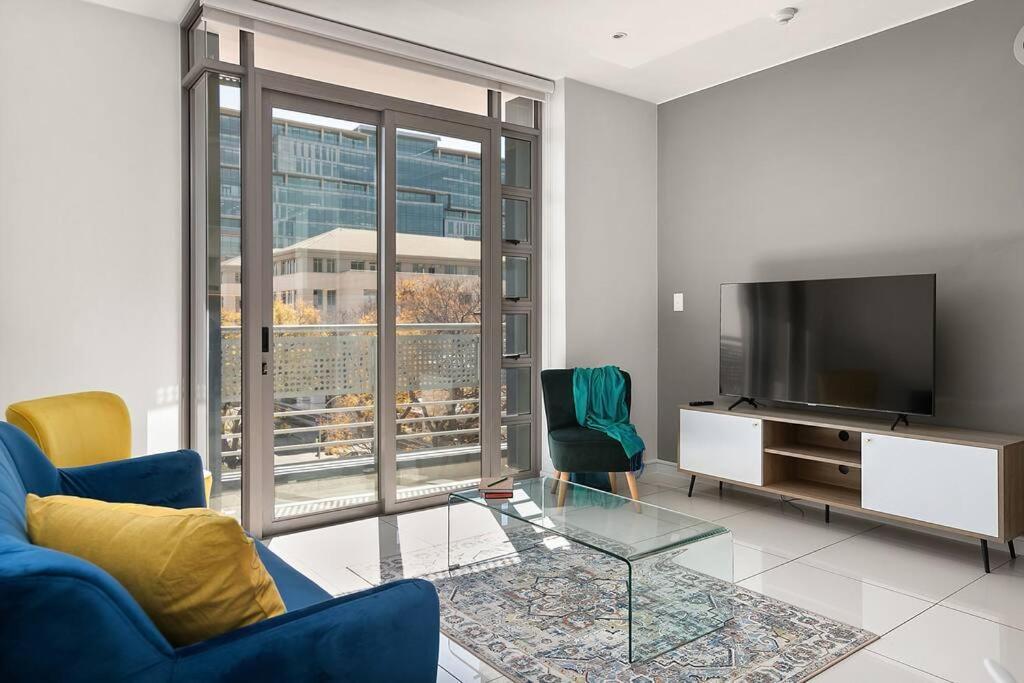 The Median Rosebank Luxury - Building With Generator *