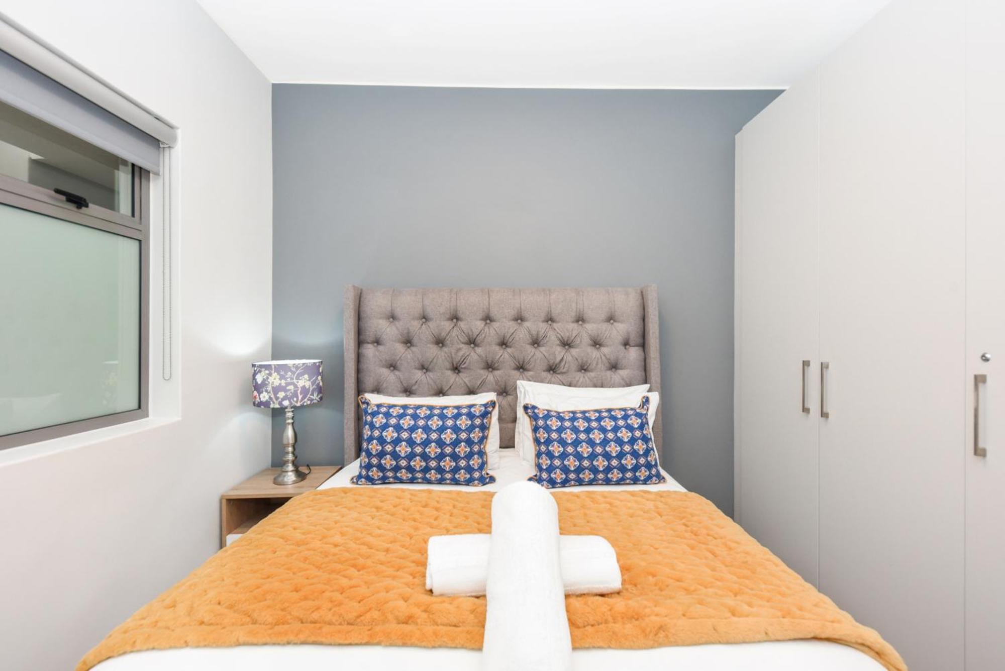 The Median Rosebank Luxury - Building With Generator Apartment