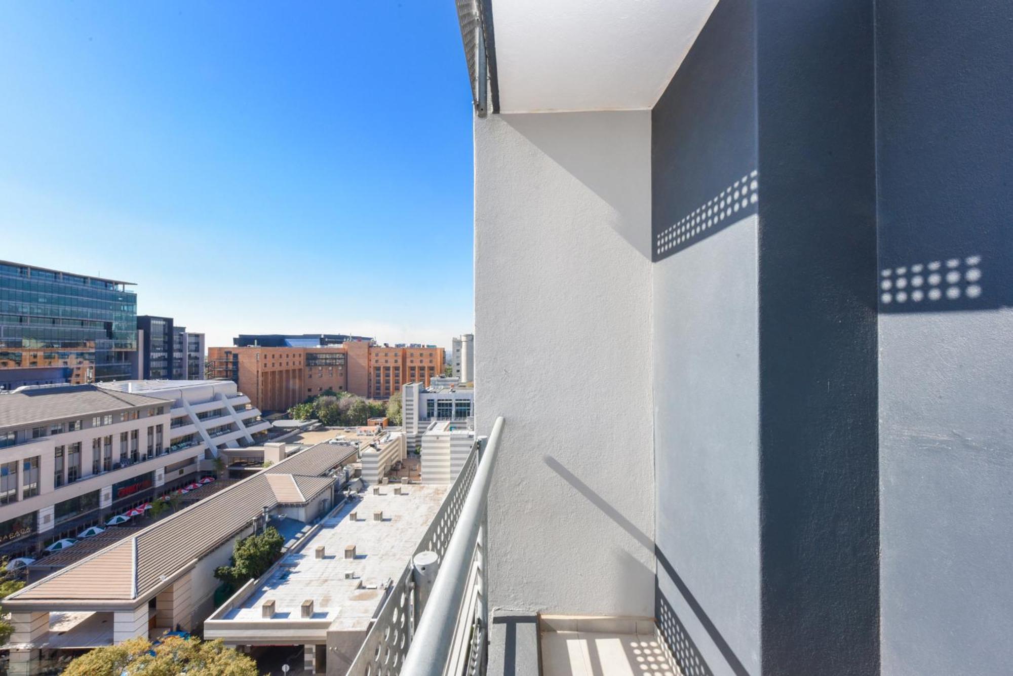Apartment The Median Rosebank Luxury - Building With Generator *